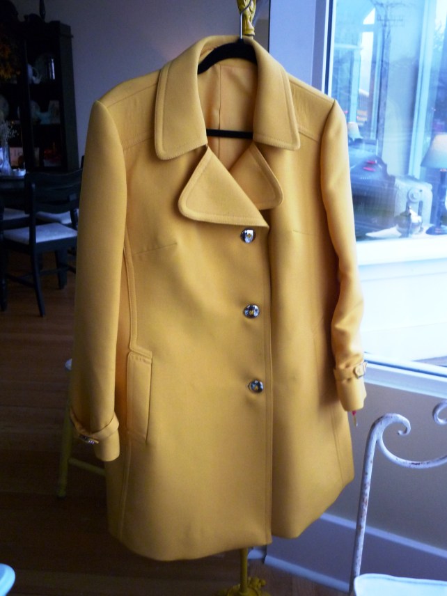 This butter yellow coat caught my eye when I found it and I haven't been able to look away since! The deatils on it are amazing, this is one you'll wear for years and years!