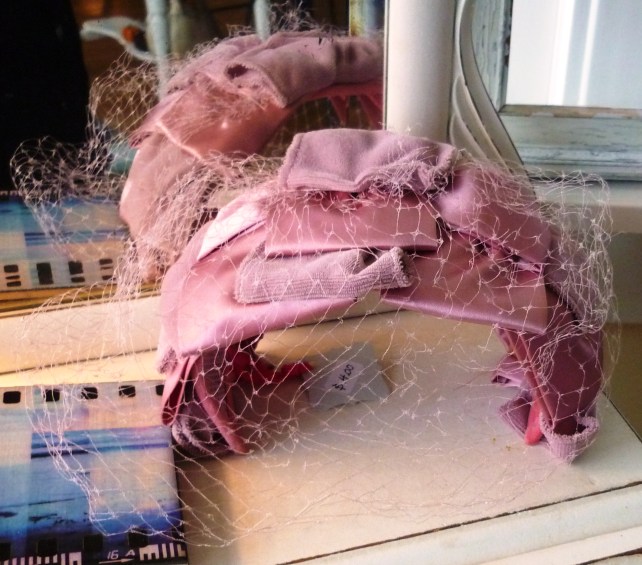 Vintage headpieces are always lovely.