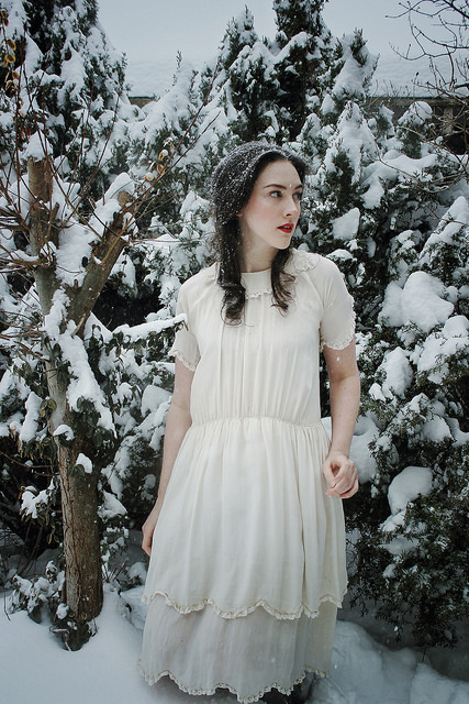 This is a turn of the century child's dress: beautiful!  allthishappiness.blogspot.org