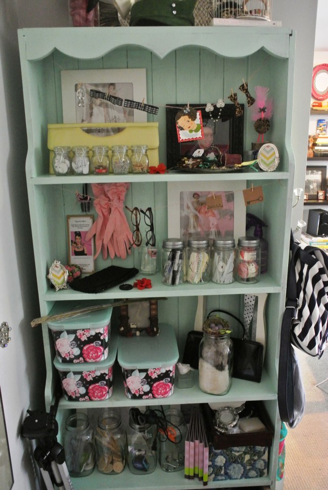 And this is how it is now! I painted it mint green and am now using it for all my crafty bits and etsy pieces. I love it!