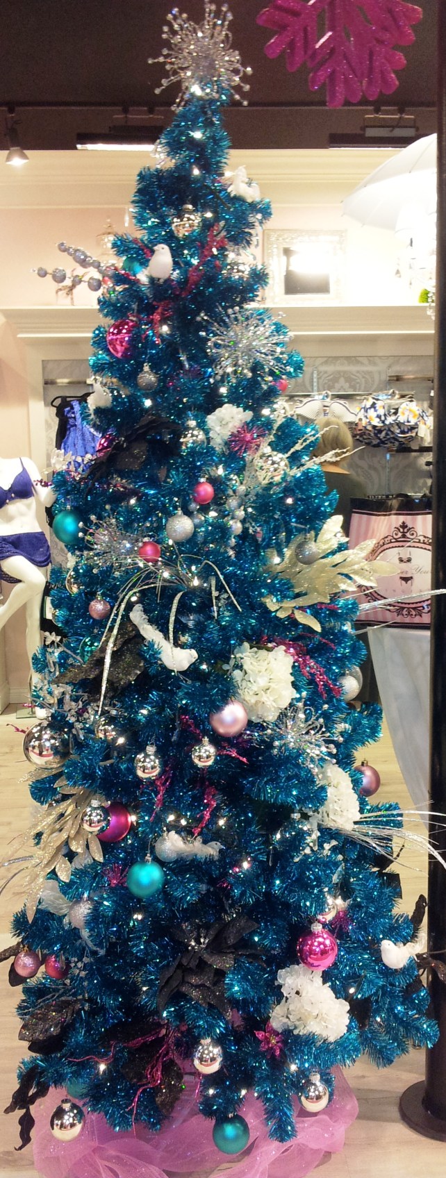 A blue tree: my new Christmas style inspiration.